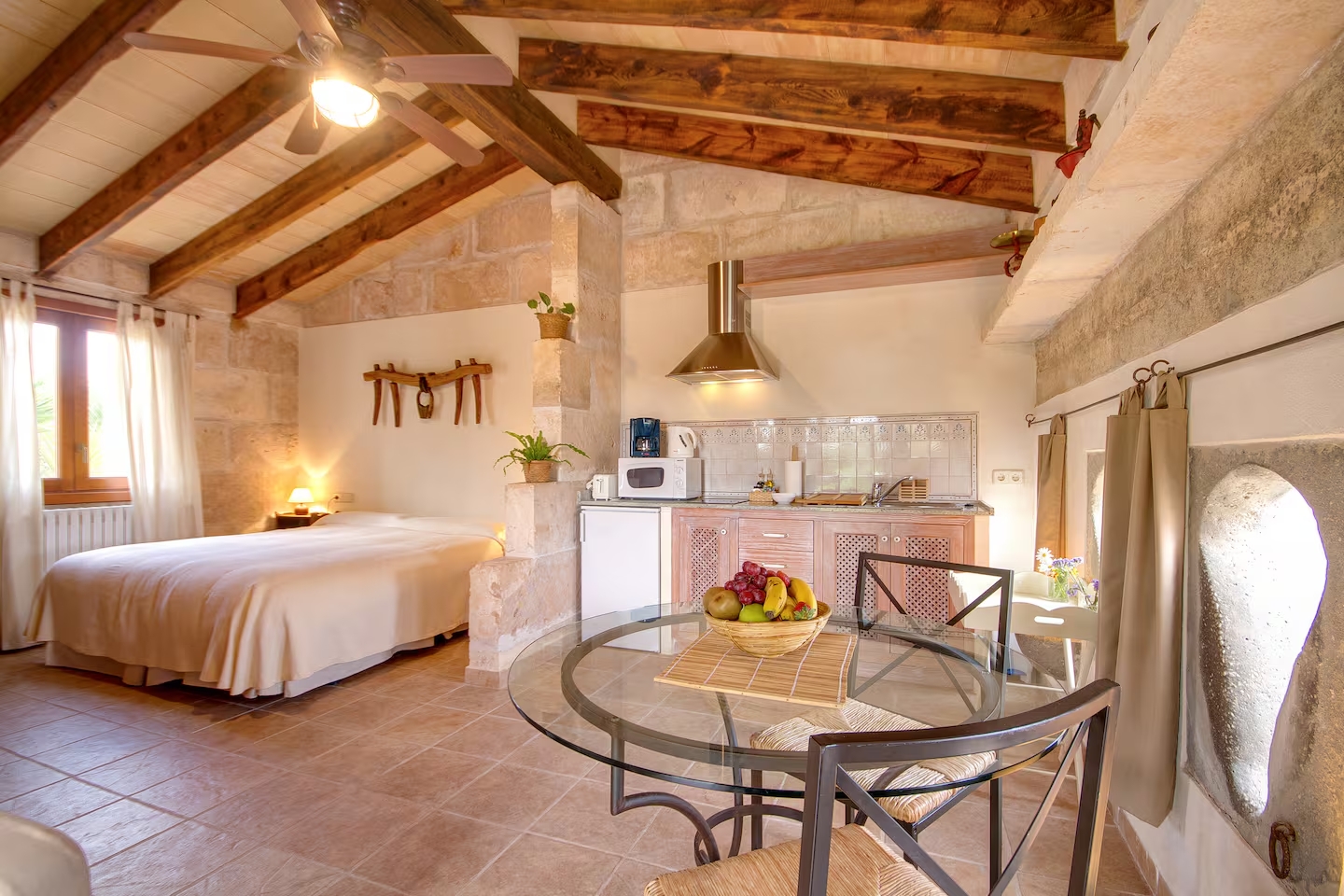 Piscina y terraza en Can Carro