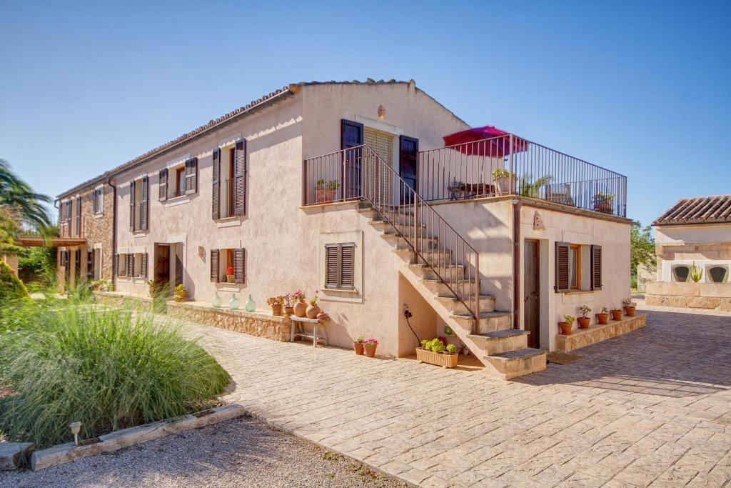 Piscina y terraza en Can Carro
