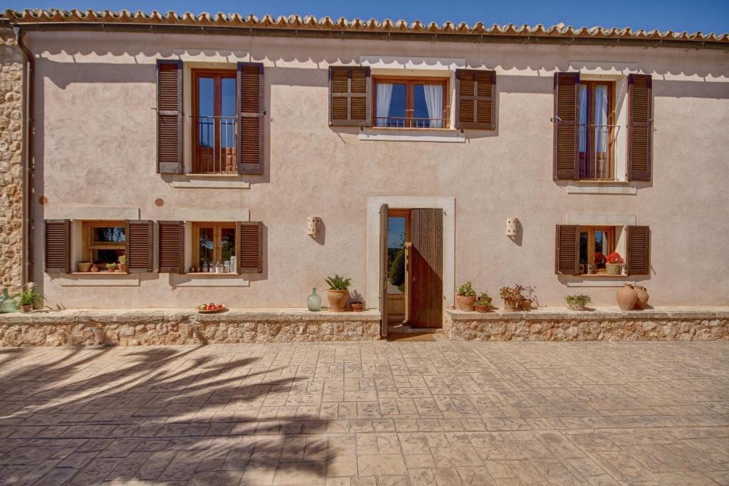 Piscina y terraza en Can Carro
